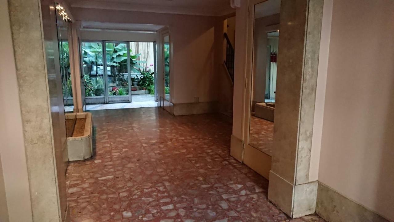 Excelente Departamento Con Balcon A La Calle Sobre Avenida บัวโนสไอเรส ภายนอก รูปภาพ